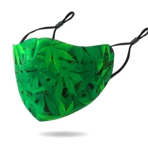 🇨🇦 Leaf pattern face mask